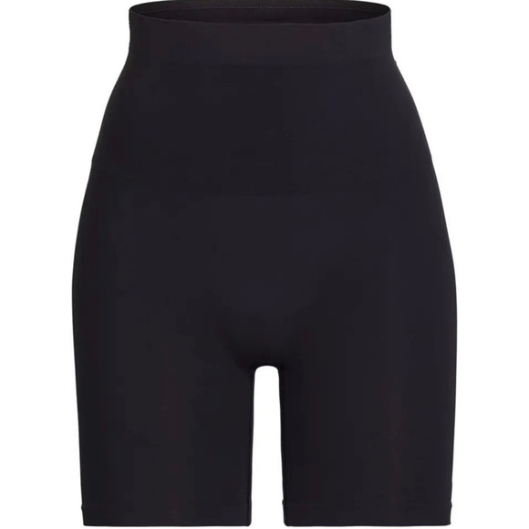 SKIMS Other - SKIMS SCULPTING MID THIGH SHORT - L/XL NWOT